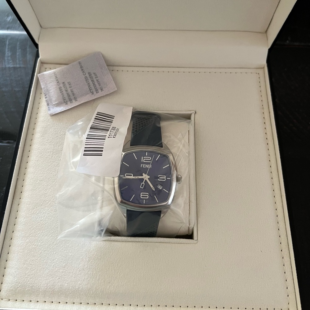 NEW Fendi blue leather momento watch